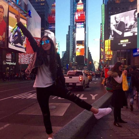 Meet your Posher, Paola - Picture 1 of 1